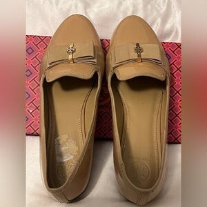 Tory Burch Nude Patent Leather Trudy Bow Gold Reva Flats Loafers